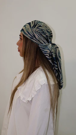 מטפחת מרובעת דגם זברה כהה