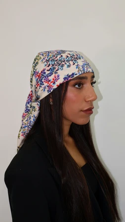 מטפחת מרובעת דגם יערה