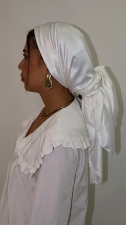 מטפחת מרובעת סטאן לבן