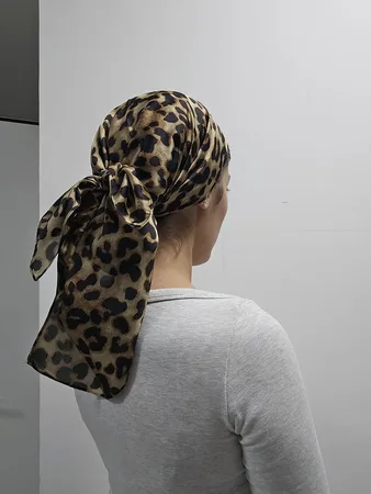 מטפחת מרובעת מנומר חום