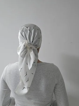 מטפחת מרובעת ציפור לבן