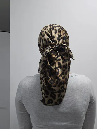 מטפחת מרובעת מנומר חום