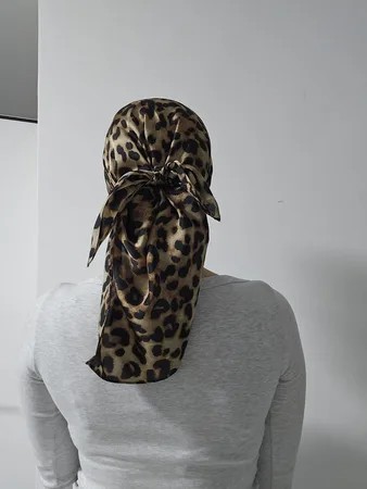 מטפחת מרובעת מנומר חום