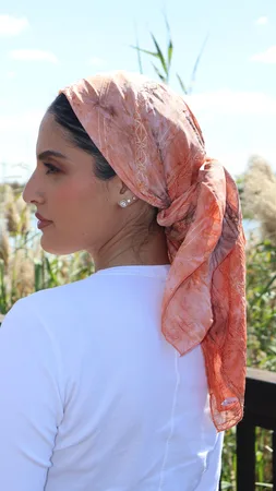 מטפחת מרובעת אפרסק שיפון רקמה עדינה