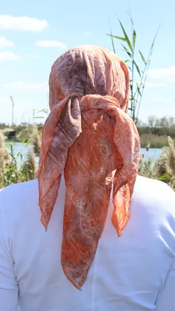 מטפחת מרובעת אפרסק שיפון רקמה עדינה