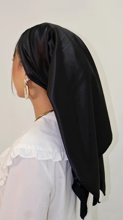 מטפחת מרובעת סטאן שחור