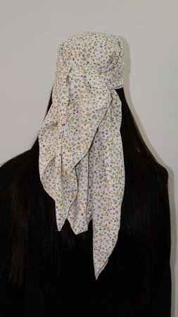 מטפחת לונג לבן פרחוני