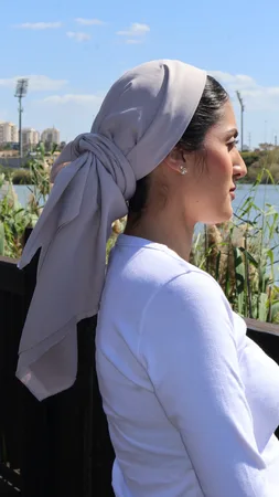 מטפחת מרובעת קרפ אפור