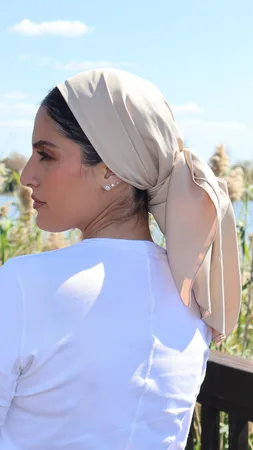 מטפחת מרובעת קרפ בז'